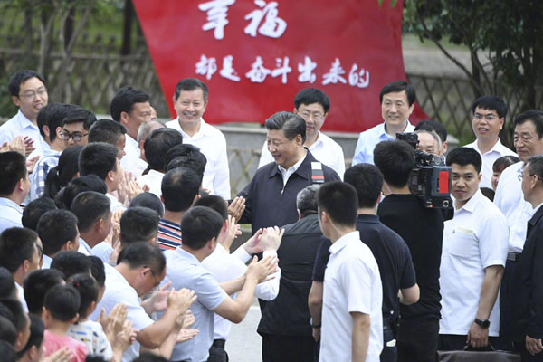 1566803381131883.jpg 習近平到潭頭村看望老區群眾